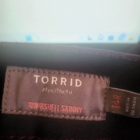 Torrid Feel the Fit----Bombshell Skinny - Picture 4 of 8